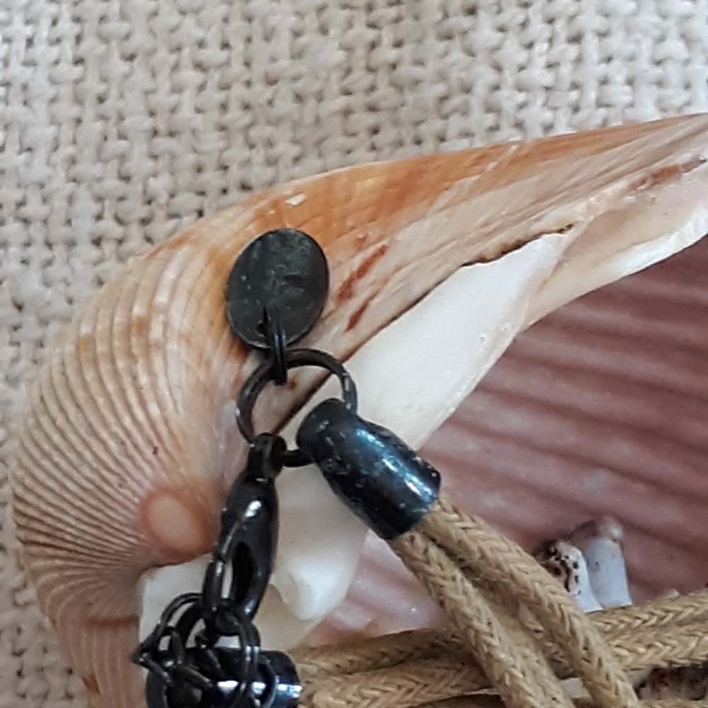 Shell necklace - Picture 3 of 10